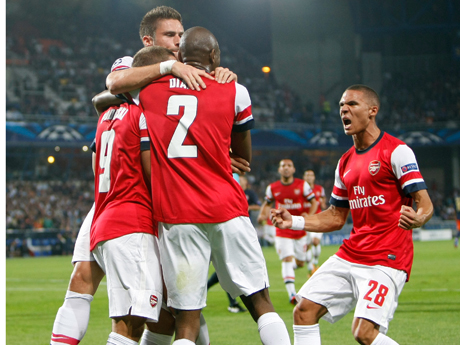  Arsenal on Los Jugadores Del Arsenal Festejan El Gol De Podolski   Ap